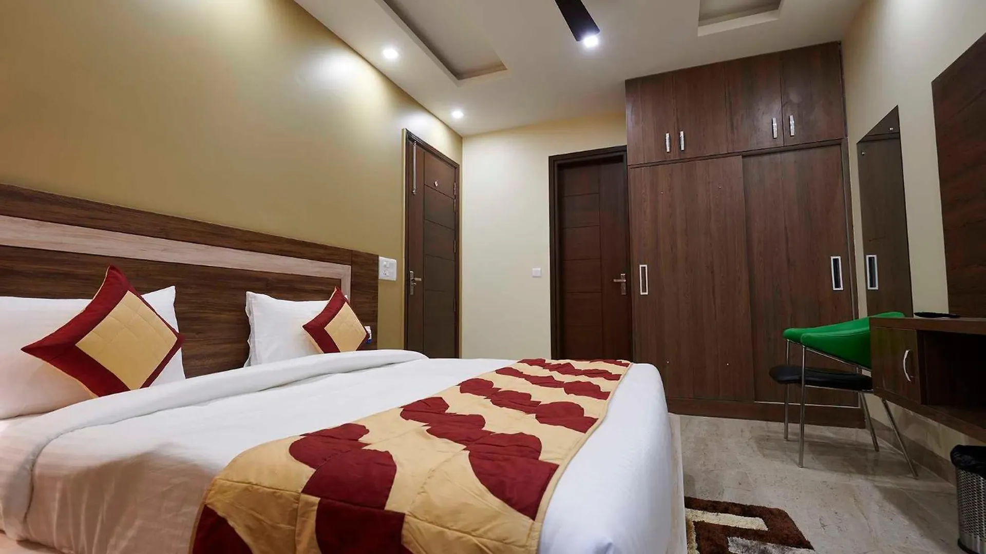 Hotel O Galaxy Inn Gurgaon