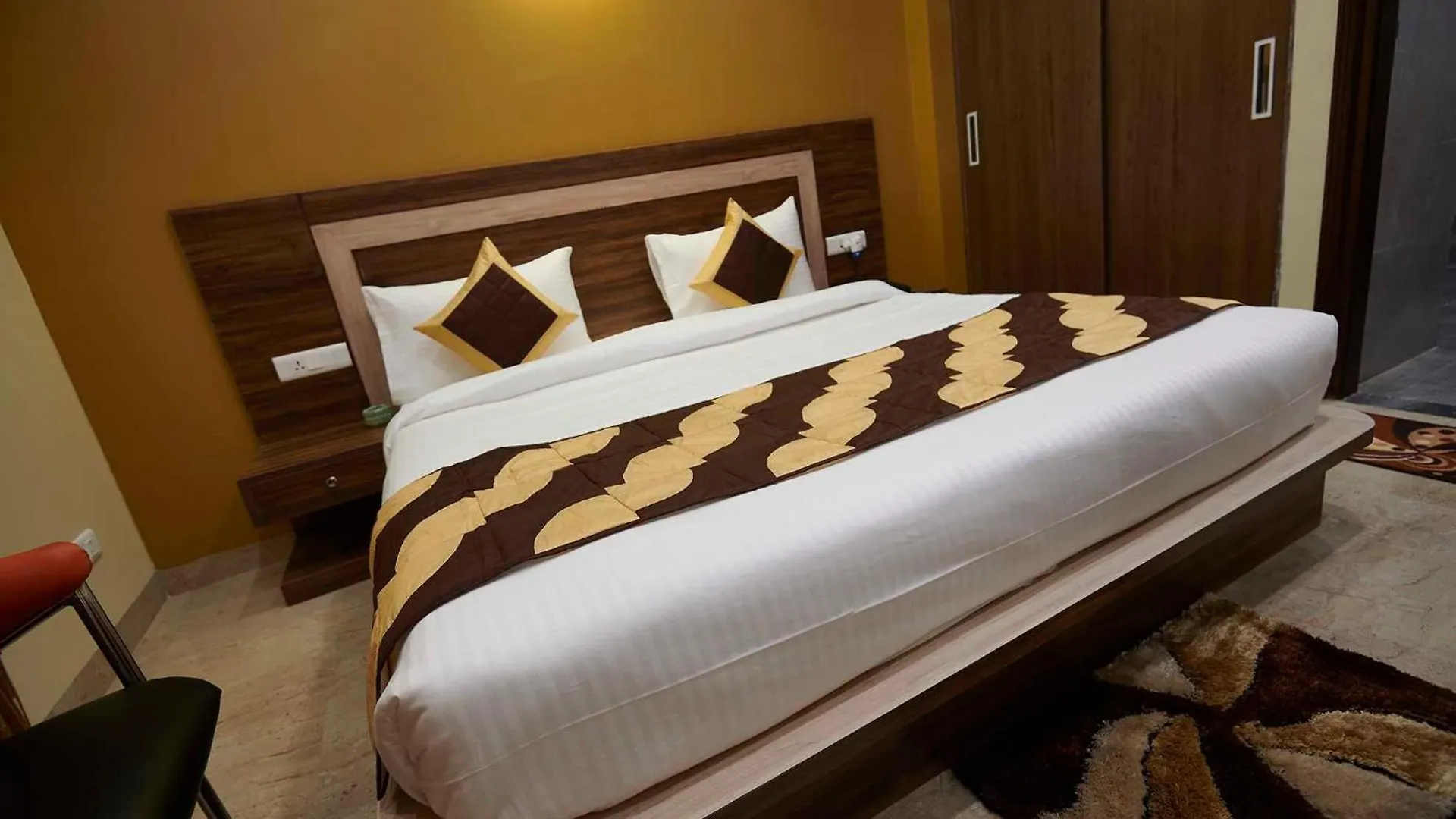 Hotel O Galaxy Inn Gurgaon