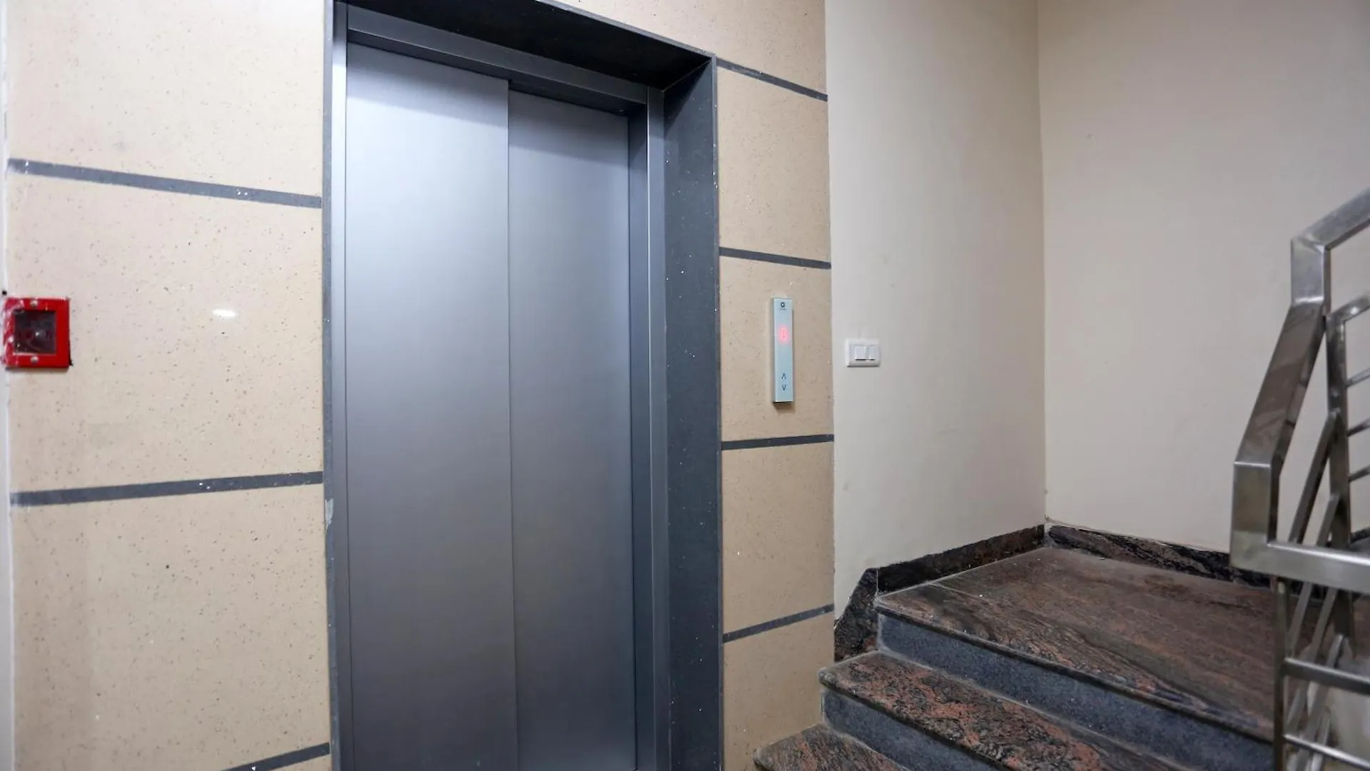 Hotel O Galaxy Inn Gurgaon