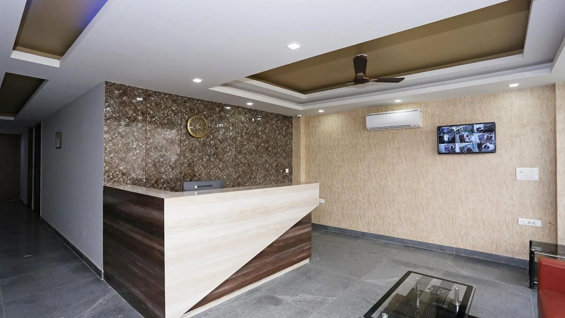 Hotel O Galaxy Inn Gurgaon