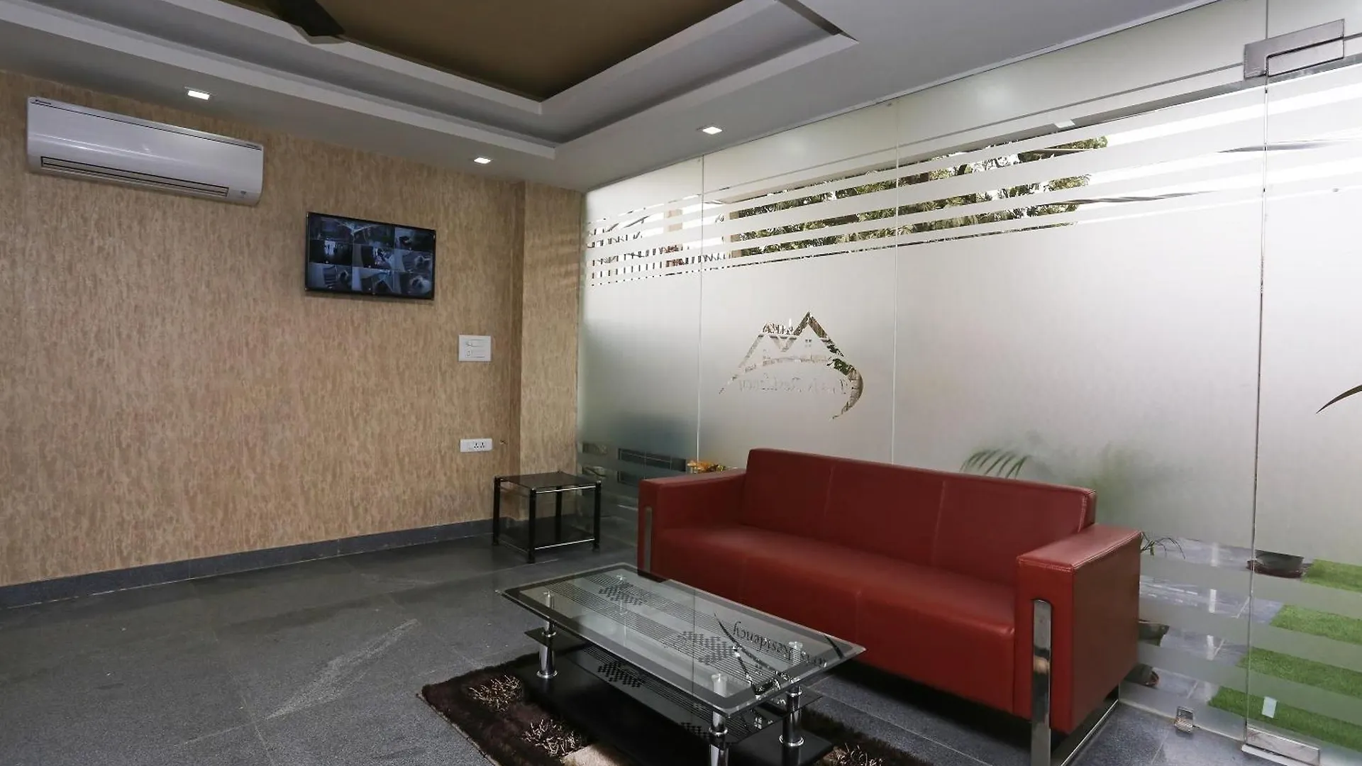 Hotel O Galaxy Inn Gurgaon