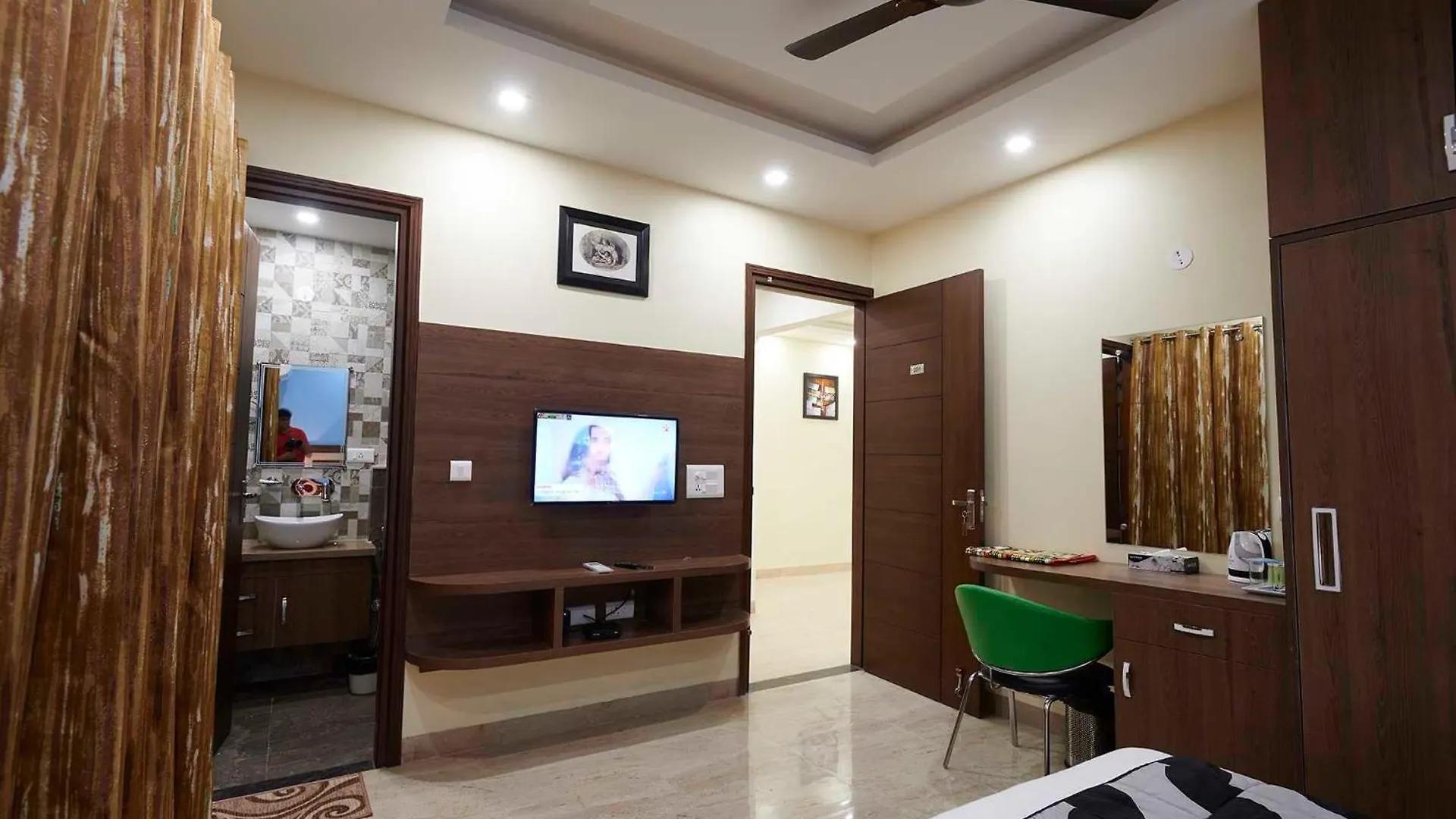Hotel O Galaxy Inn Gurgaon